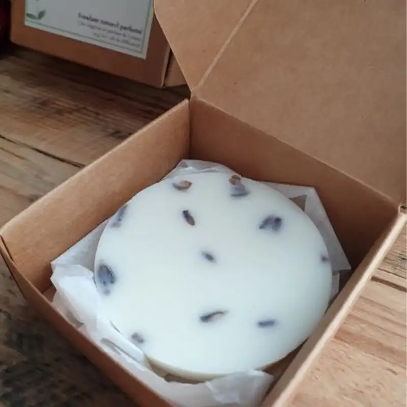 Detail-fondant-fleur-deau-petale-lavande