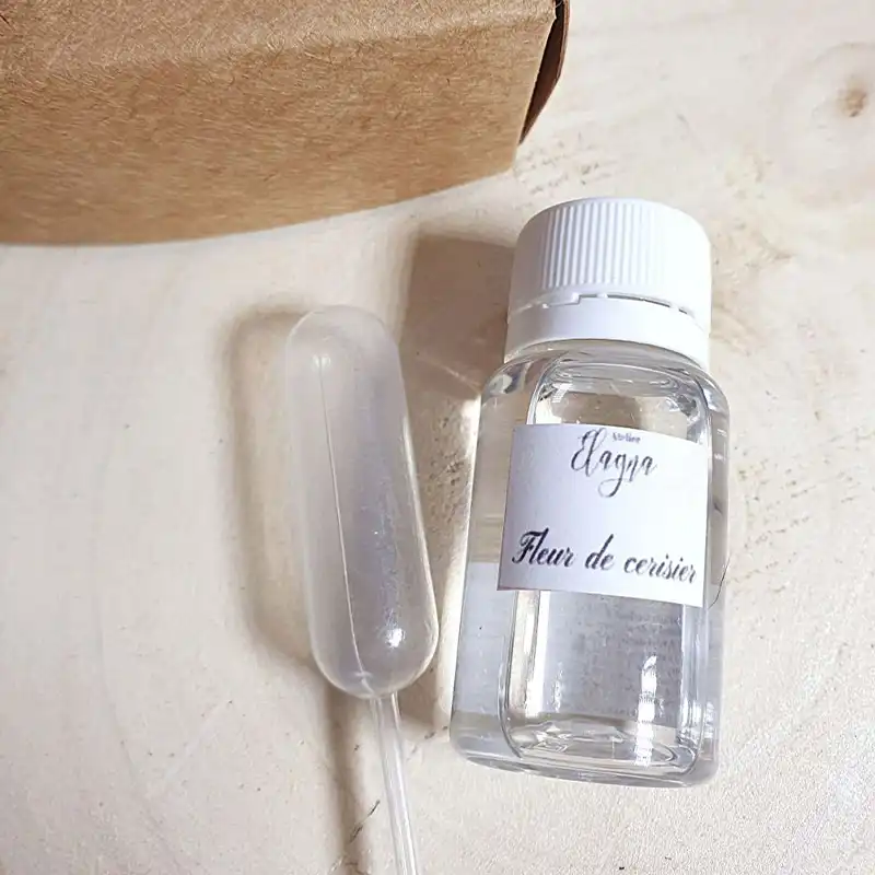 Detail-recharge-diffuseur-voiture-FLEUR-DE-CERISIER