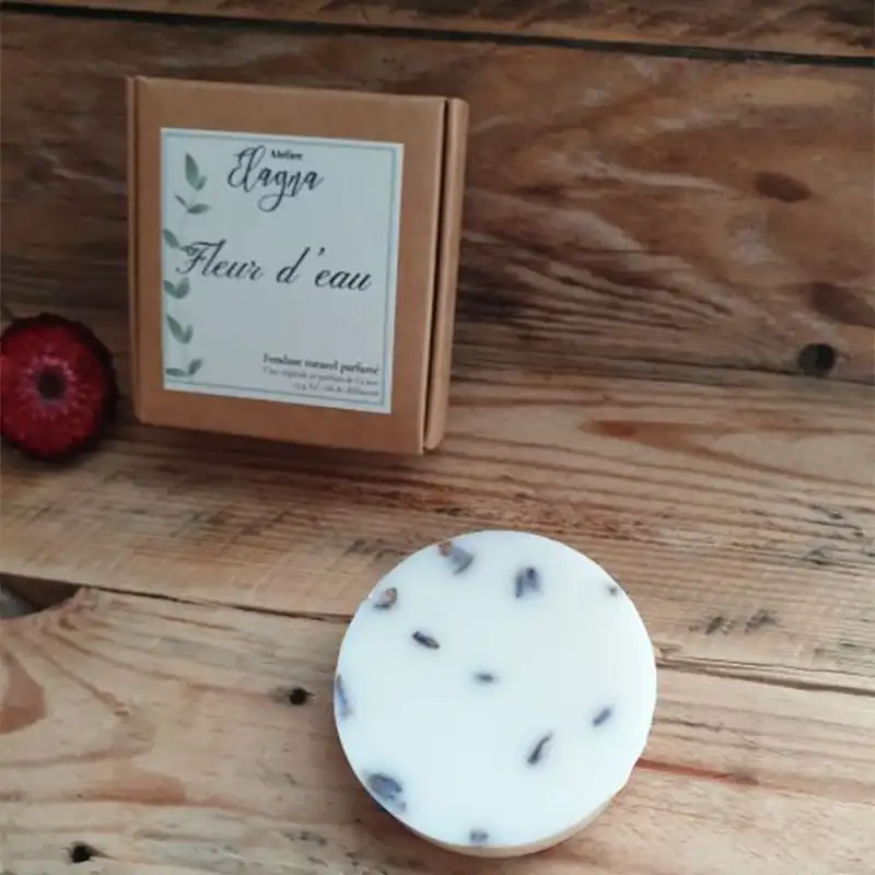 Fondant-et-boite-fleur-deau-petale-lavande