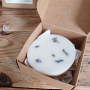 détail fondant FIGUE pétale lavande