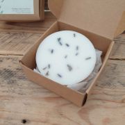 détail fondant parfumé POIRE GRENADE pétale lavande