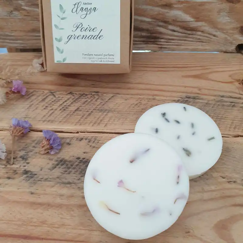fondant-parfume-POIRE-GRENADE-petales-lavande-ou-statice